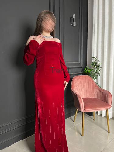 فستان عنابي مخملي بفتحه جانبيه وكرستالات منسدله - 2XL