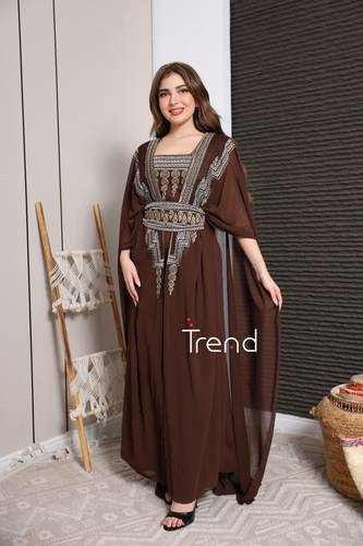 جلابية مطرزة قطعتين بحزام لون موكا - 2XL