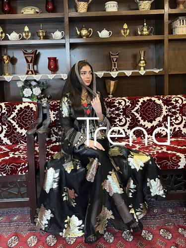 جلابية  اسود مطرزة  بوردات ذهبي مع طرحة راس  - S