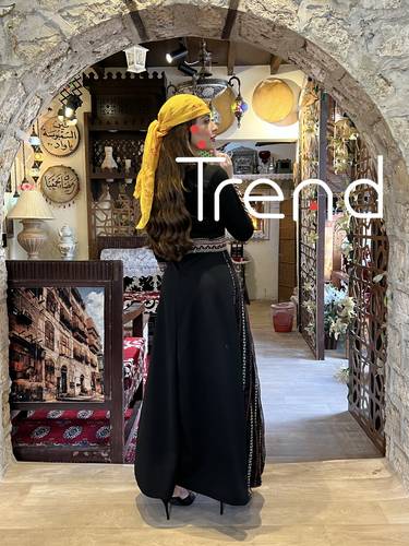 جلابية اسود مع طرحة سوداء مطرزة  - 5XL