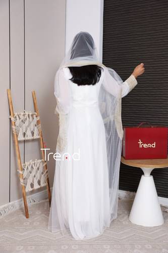 جلابية بيضاء فاخرة مطرزة بالذهبي مع شيلة أنيقة - 2XL