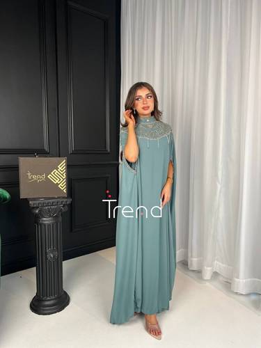 جلابية تيفاني بياقة مطرزة - 3XL