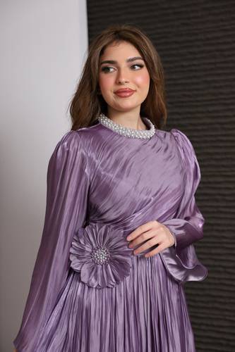 فستان انيق بلون موف مزين بورده على الخصر - 2XL