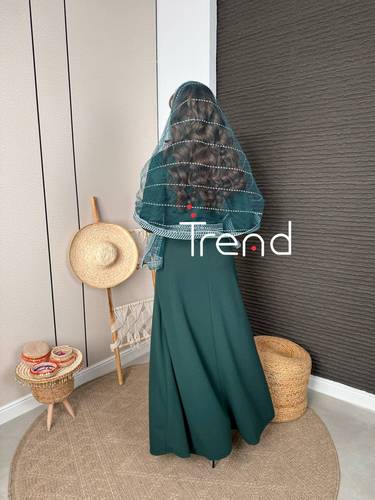 فستان اخضر بتطريزات فضي مع طرحة راس - XL