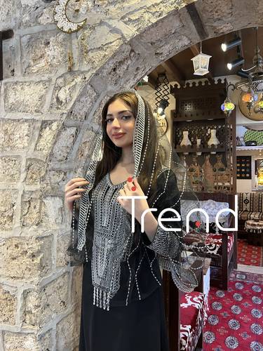 فستان اسود بتطريزات فضي مع طرحة راس - 2XL