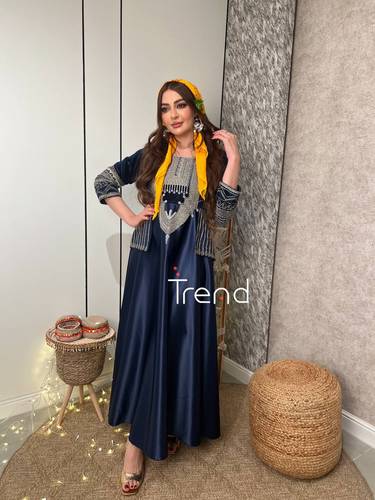 جلابية كحلية مطرزة مع منديل اصفر - 3XL