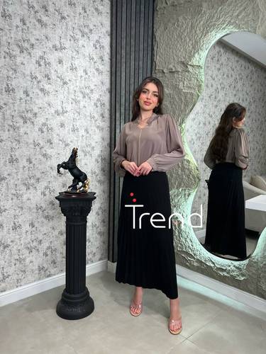 بلوزة ساتان بسلاسل  - L