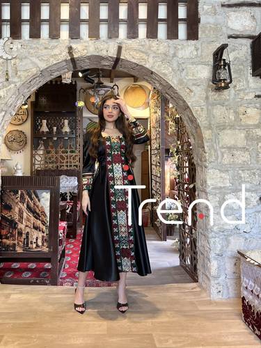 جلابية ميد اسود بتطريزات طولية وطرحة راس - XL