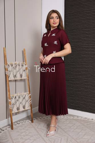 فستان برغندي ميدي بكسرات مع تطريز يدوي - XL