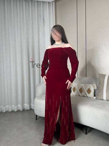 فستان عنابي مخملي بفتحه جانبيه وكرستالات منسدله - 2XL