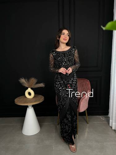 فستان سهرة بتطريز مورد (اسود) - M