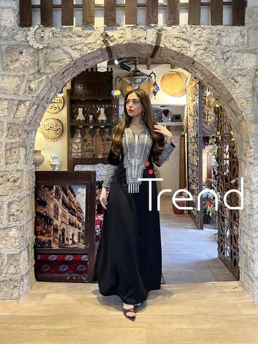 فستان اسود بتطريزات فضي مع طرحة راس - 2XL