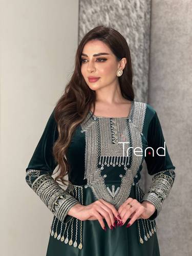 جلابية طويل خضراء مطرزة  - S