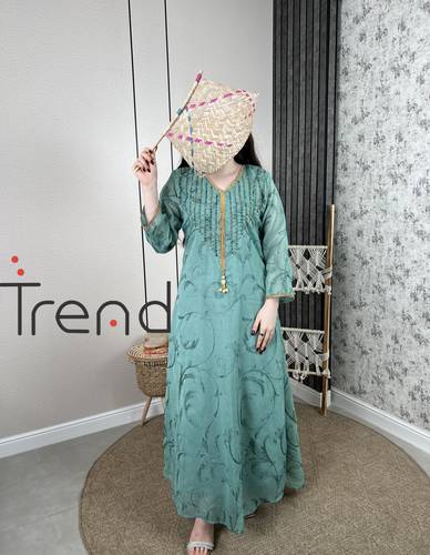 جلابية اخضر مطرزة بخيط قصب ذهبي - XL