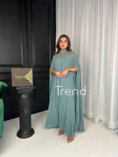 جلابية تيفاني بياقة مطرزة - 3XL