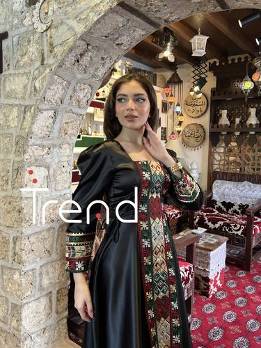 جلابية ميد اسود بتطريزات طولية وطرحة راس - XL