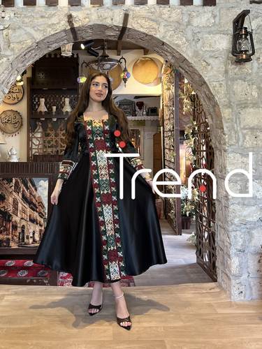 جلابية ميد اسود بتطريزات طولية وطرحة راس - XL