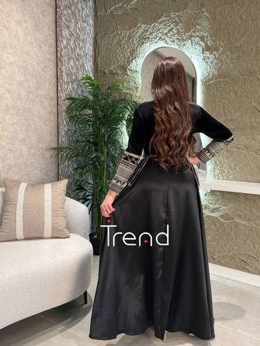 جلابية طويل اسود مطرزة  - S