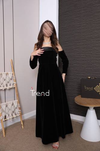 فستان سهرة أسود مخملي بتصميم أكتاف مكشوفة - 2XL
