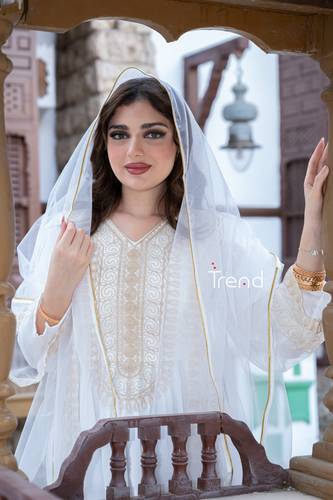 جلابية قطعتين ابيض مطرزة بطرحة راس - 2XL