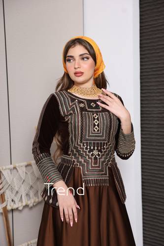 فستان التأسيس لون موكا مع منديل اصفر - 2XL