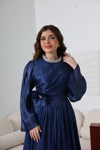فستان انيق كحلي مزين بورده على الخصر  - XL