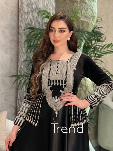 جلابية طويل اسود مطرزة  - S