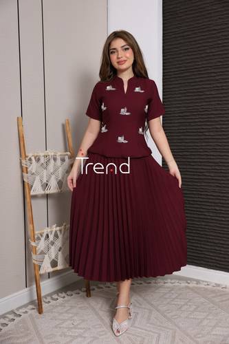 فستان برغندي ميدي بكسرات مع تطريز يدوي - XL