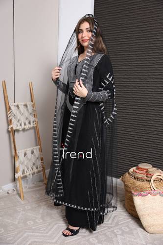 جلابية اسود مطرزة قطعتين  - 2XL