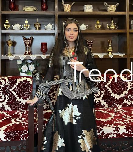 جلابية  اسود مطرزة  بوردات ذهبي مع طرحة راس  - S