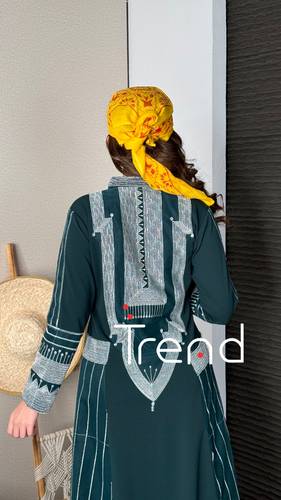 جلابية طويلة مطرزة من الامام والخلف (خضراء) - 2XL
