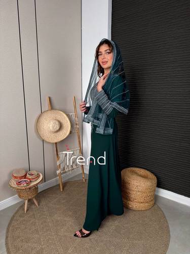 فستان اخضر بتطريزات فضي مع طرحة راس - XL
