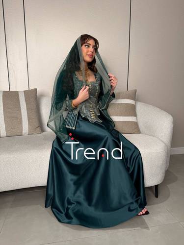 جلابية خضراء طويل مطرزة بطرحة - 3XL