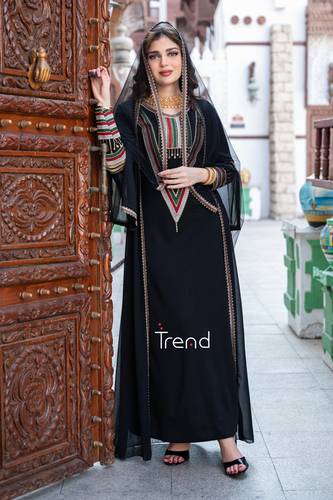 جلابية قطعتين مطرزة مع طرحة راس - S