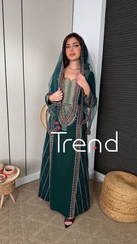 جلابية طويلة خضراء مطرزة مع طرحة  - 5XL