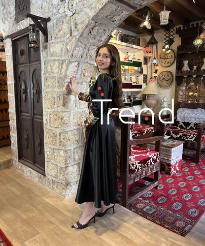 جلابية ميد اسود بتطريزات طولية وطرحة راس - XL