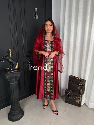 جلابية احمر خضراء مطرزة بطرحة راس - XL