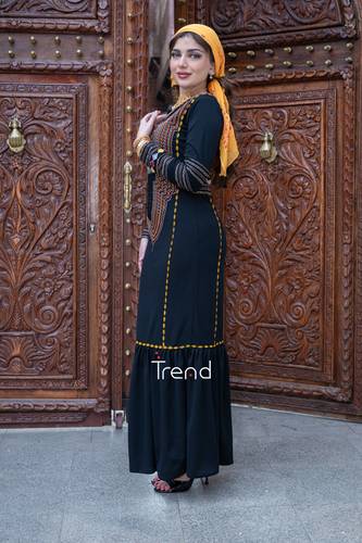 جلابيه مطرزة مع طرحة راس سودا وشال اصفر - 2XL