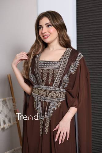جلابية مطرزة قطعتين بحزام لون موكا - 2XL