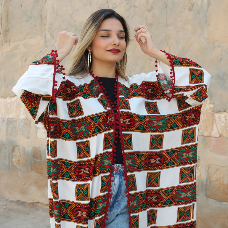 عباية بنقش تراثي