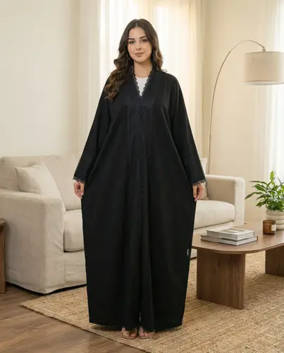 عباية كريب أسود ملكي