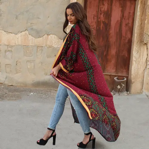 عباية بقصة البشت بتطريز ذهبي