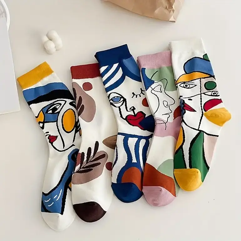 مجموعة من ٥ شرابات برسومات مختلفة 