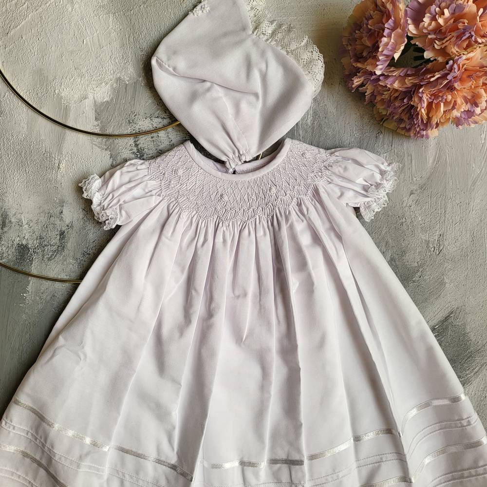 طقم فستان نينو ليلا للمولودة أبيض ناصع مطرز من الصدر مع غطاء رأس 