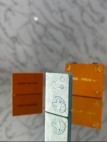كارد هولدر لويس هاي كوالتي
