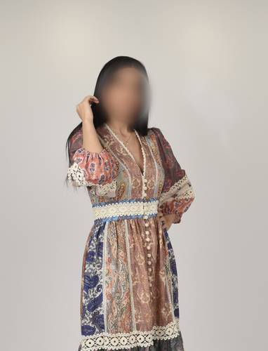 فستان بمتوسط الطول 