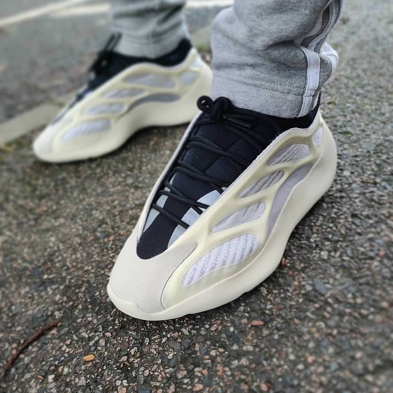 Yeezy y700 clearance