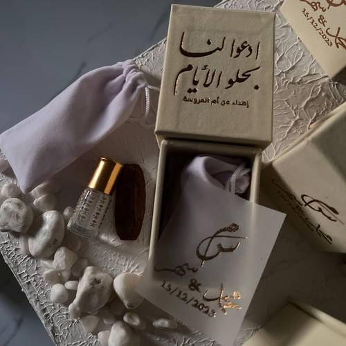 توزيعات زواج  علب المخمل (40 علبة مع التعبئة مسك )