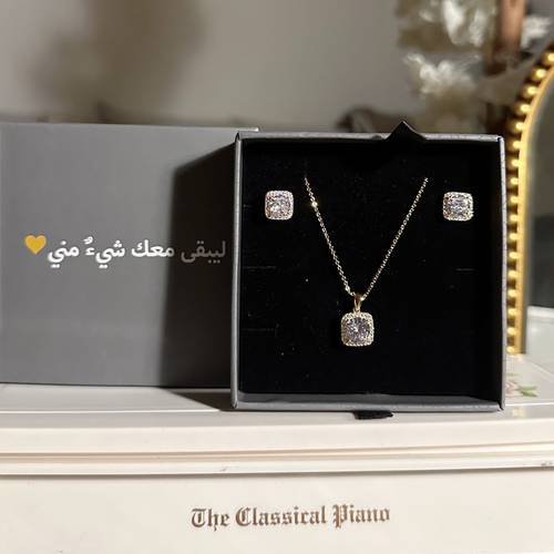 طقم اللامع مع اقراط