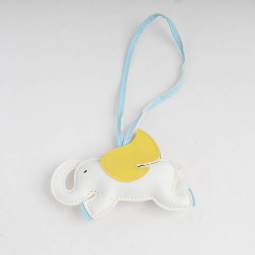 ميدالية ( تعليقة ) شنطة نسائي على شكل فيل 